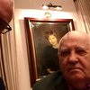 Журналист Кашин спел Горбачеву "Все идет по плану" (видео)