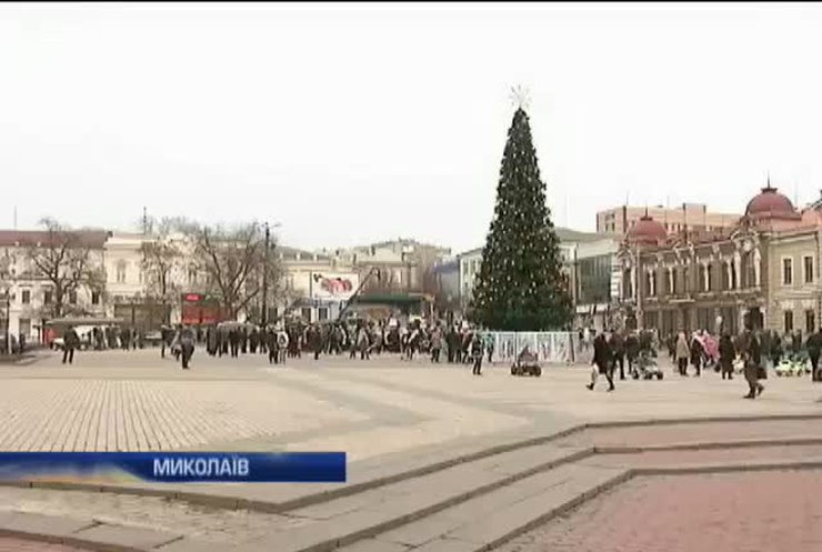 По всій Україні відкрили новорічні ялинки
