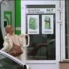 Банк ввел двойной курс и сам продлевает депозиты