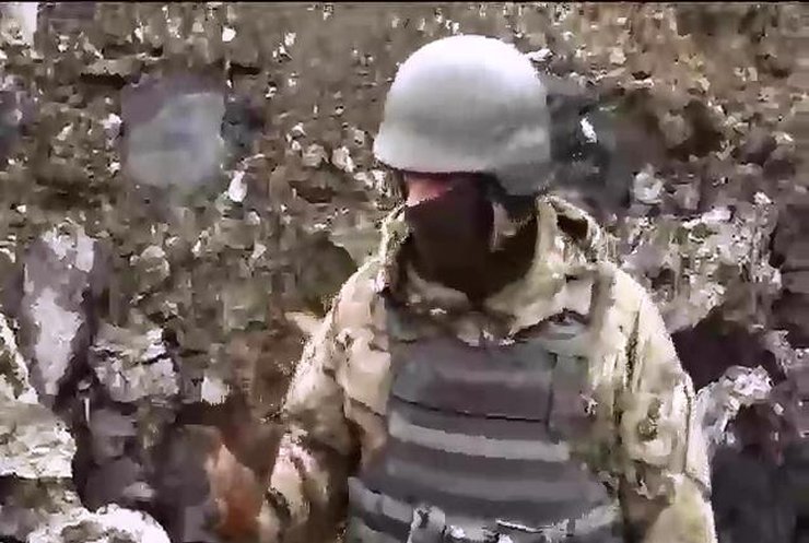 На Луганщині військових обстрілюють з важкого озброєння