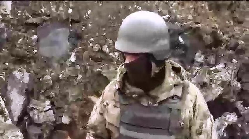 На Луганщині військових обстрілюють з важкого озброєння