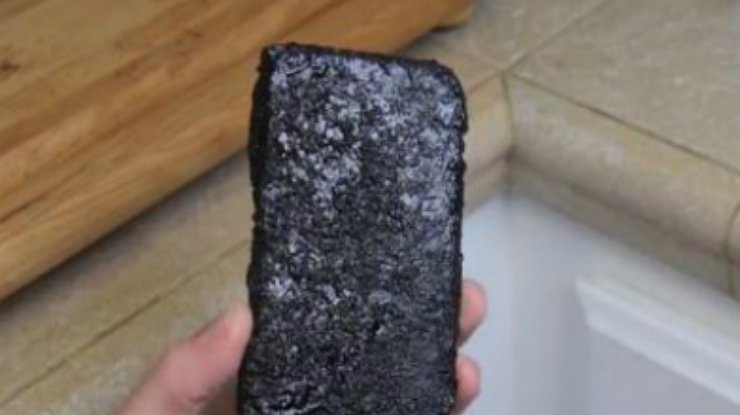 iPhone 6 бросили в кипящую Coca-Cola (видео)
