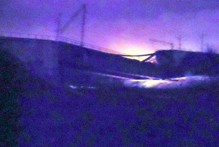 В Мариуполе взорвали мост и убили охранника "Азовстали" (фото, видео)
