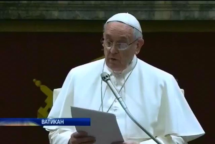 Папа римський критикує бюрократію Ватикана