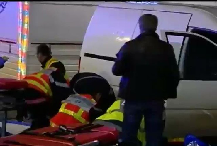 Во Франции водитель въехал в толпу и пытался покончить с собой