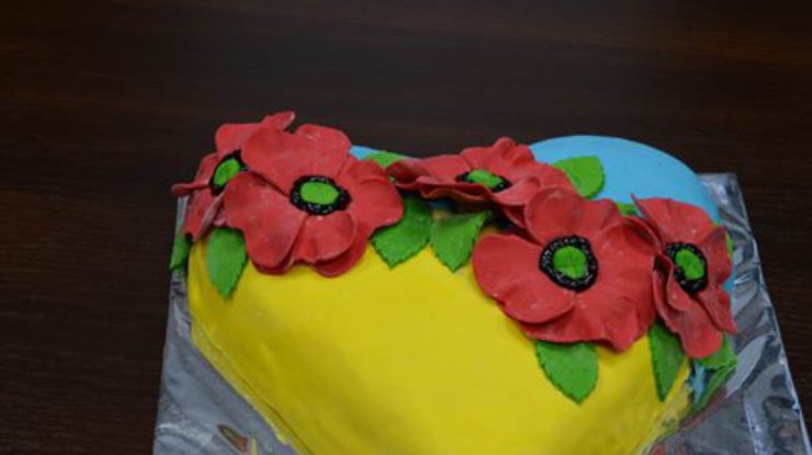 Москалю в Сватово спекли жовто-блакитний торт (фото)
