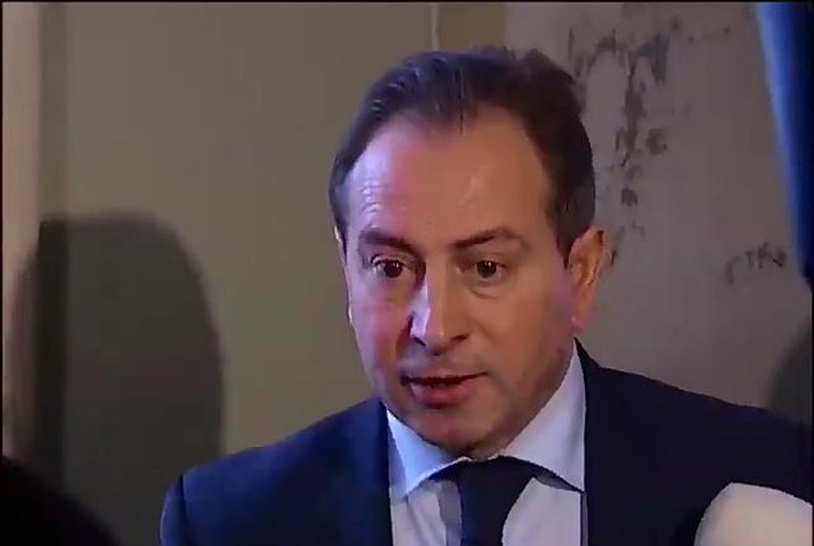 Депутати відмовилися робити школу і підручники платними