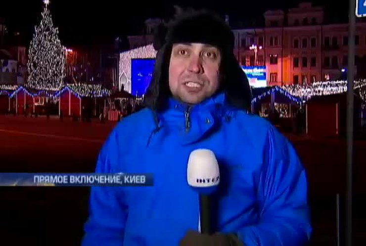 Киевляне празднуют Новый год на улице несмотря на холод