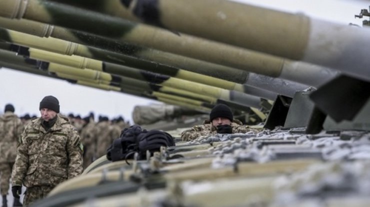 Порошенко передаст на Донбасс 100 единиц бронетехники