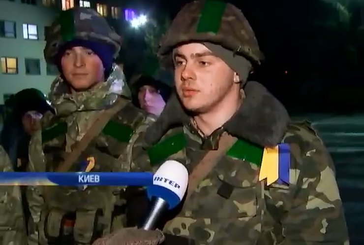 Из Киева в Дебальцево отправились 40 военных с патриотическими оберегами