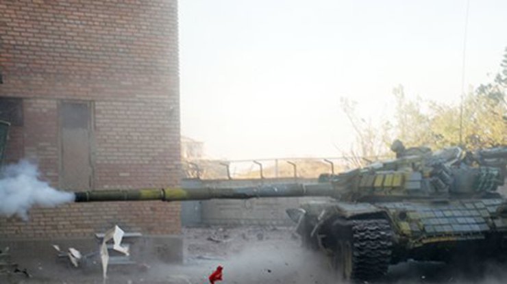 Колонны танков и бронетехники входят в район Донецка