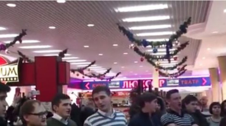 В Москве будущие священники спели украинскую песню (видео)