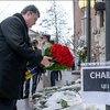Порошенко возложил цветы к посольству Франции в Киеве (фото)