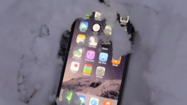 Apple iPhone 6 выдержал снег и мороз (видео)