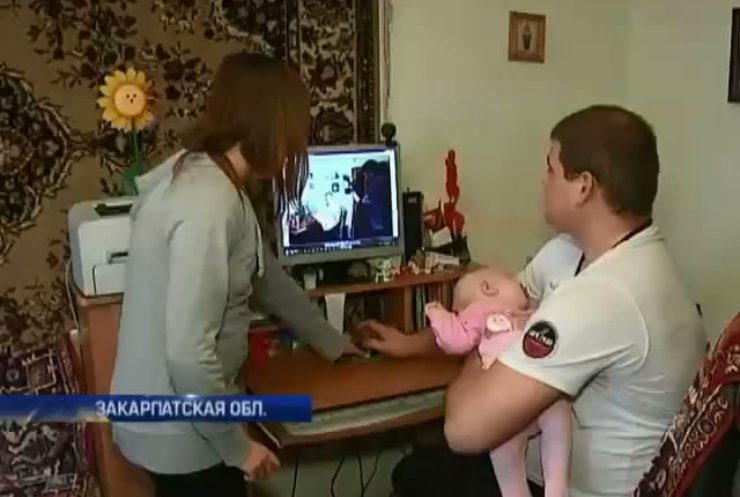 Боец из Закарпатья воспитывает дочь через соцсети