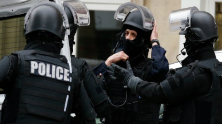 Полиция ведет переговоры с захватчиком заложников в Монпелье
