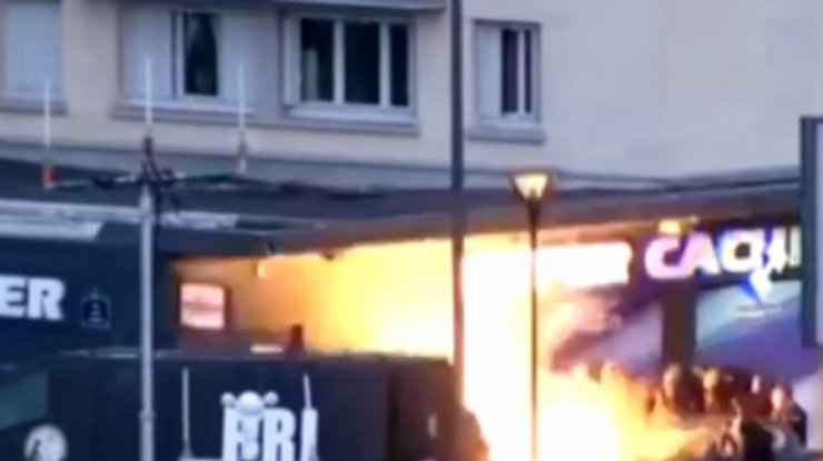 Полиция штурмует еврейский магазин в Париже (видео)
