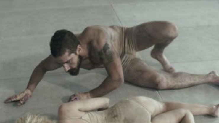 В клипе Sia девочка подралась с голым Лабафом (видео)
