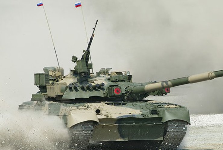 На Донбасс заехали танки вместе с гумконвоем из России