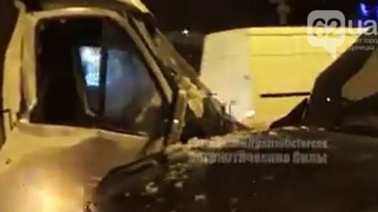 В Донецке джип с террористами на встречке врезался в маршрутку (фото)