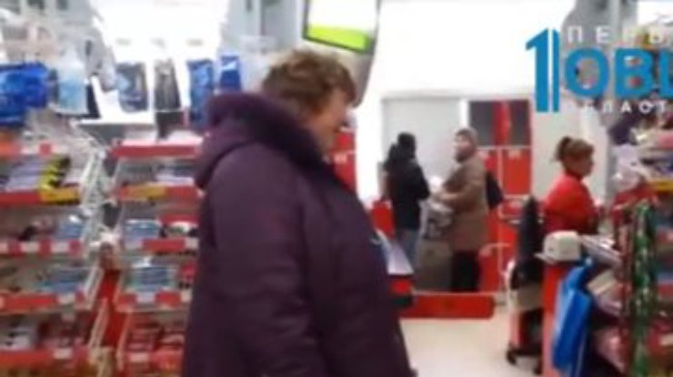 Под Москвом покупательница накукарекала в магазине (видео)