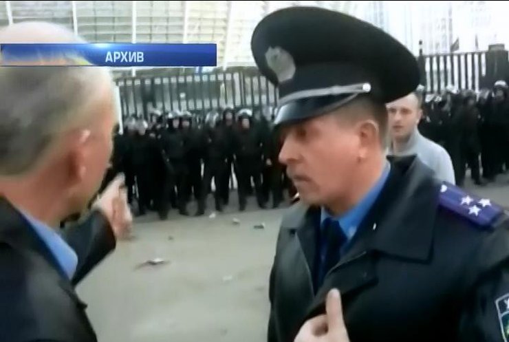 Экс-милиционер из Киева разгоняет митинги в Москве