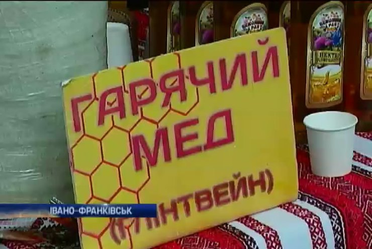 У Івано-Франківську відкрився фестиваль питного меду