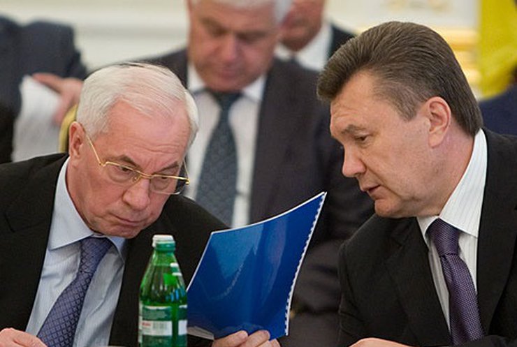 Януковича и Азарова cмогут принудительно вернуть в Украину