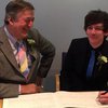 Стивен Фрай заключил брак с 27-летним комиком
