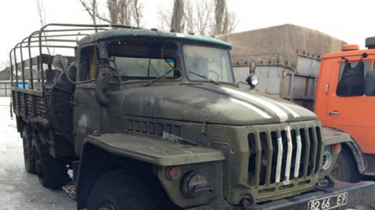 На фугасе подорвался "Урал" 92-й бригады: ранены 2 бойца
