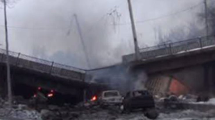 Близ аэропорта Донецка взорвали Путиловский мост (фото)