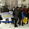 Переселенці з Криму пікетували посольство Росії у Києві