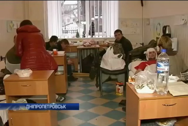 У Дніпропетровськ привезли поранених після "гумконвою"