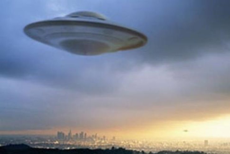 Мир в кадре: в небе над Нью-Йорком обнаружили НЛО