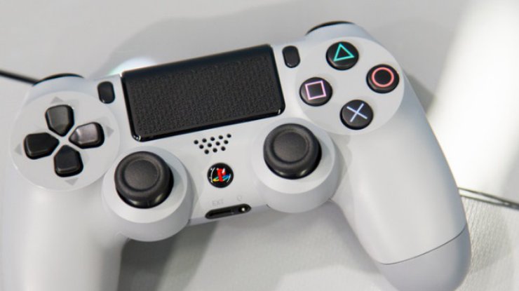 Американец согласился разбить PlayStation 4 за $20 тыс.