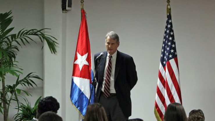 США и Куба начали исторические переговоры