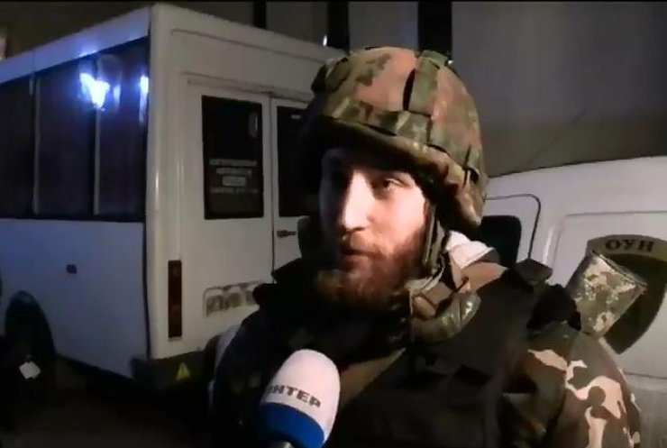 В Песках военные отбивают атаки противника