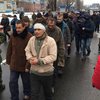 Пленных киборгов вывели на улицы Донецка (фото, видео)