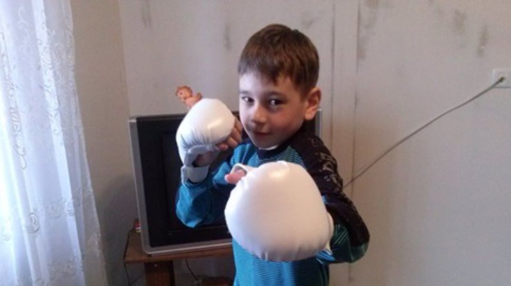 В Марьинке 9-летний мальчик погиб от снаряда, его 14-летний брат ранен