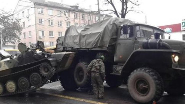 Террористы устроили тройное ДТП в центре Донецка (фото)