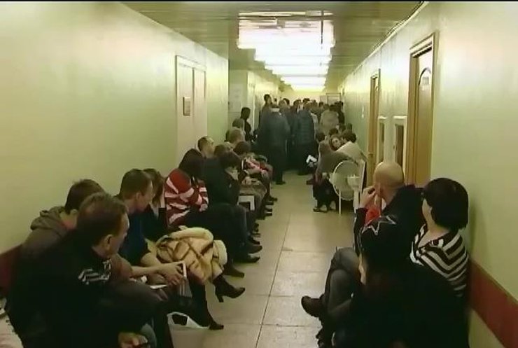 У Дніпропетровську сотні людей здають кров для поранених