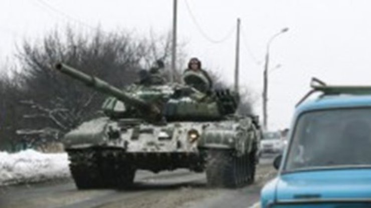 2 тысячи террористов на танках расположились близ Горловки