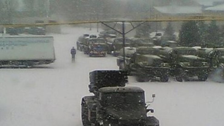 "Грады" и "Выстрелы"  в Луганск прибыли с гумконвоем Путина (фото)