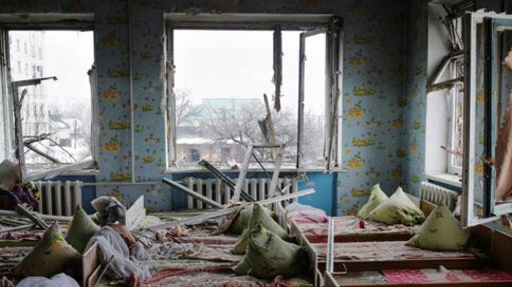 Перемирие в Луганске: "Смерчи" накрыли школу и больницу (фото)