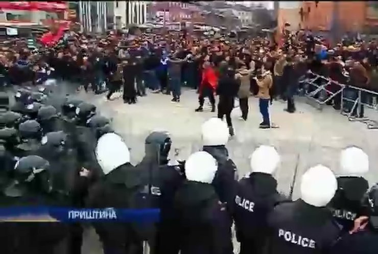 У Косово албанці протестують через образу від міністра