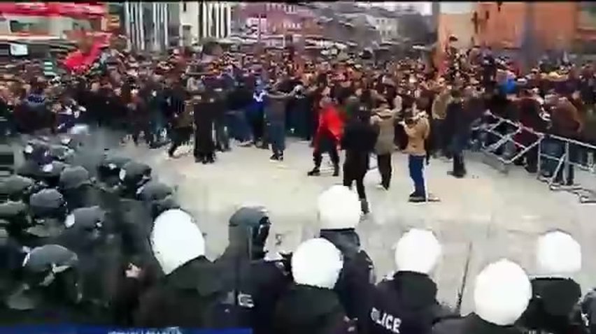 У Косово албанці протестують через образу від міністра