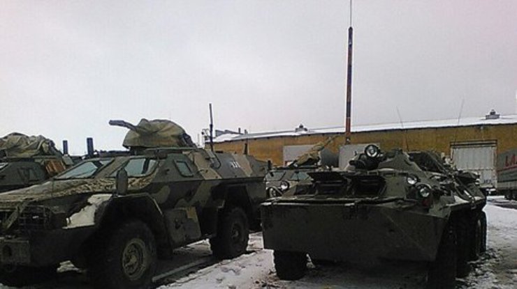 Танки и бронемашины перемещаются в Донецке и Харцызске