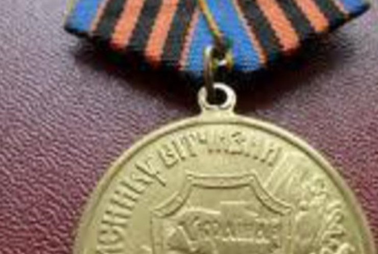 Порошенко учредил новую медаль "Защитнику отечества"