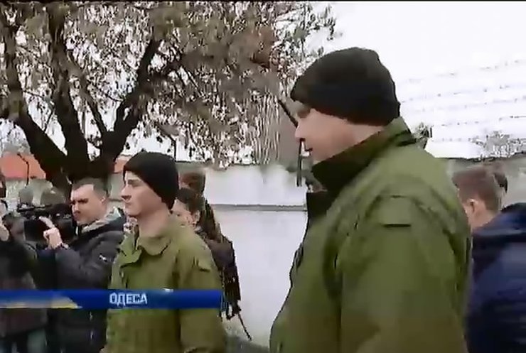 Канада надала військову форму солдатам України