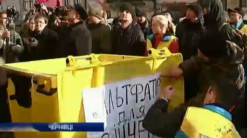 В Чернівцях мітингувальники вимагали відставки начальника міліції